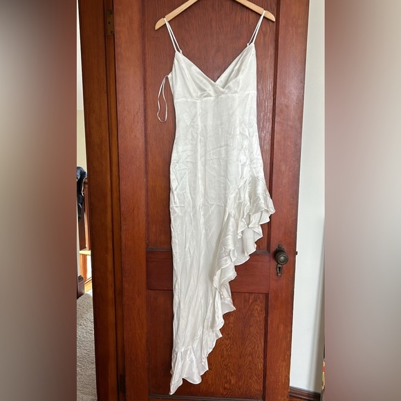 Bardot Ivory Ember Dress Size 4 BNWT - Picture 2 of 4